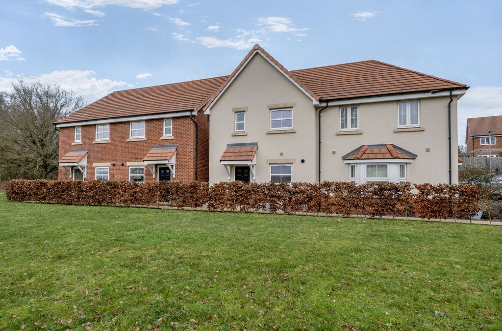 Property photo 1 of 21 1405544-20-697Cdb...