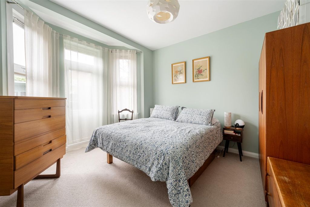 Property photo 3 of 21 Courtenay Road, E17