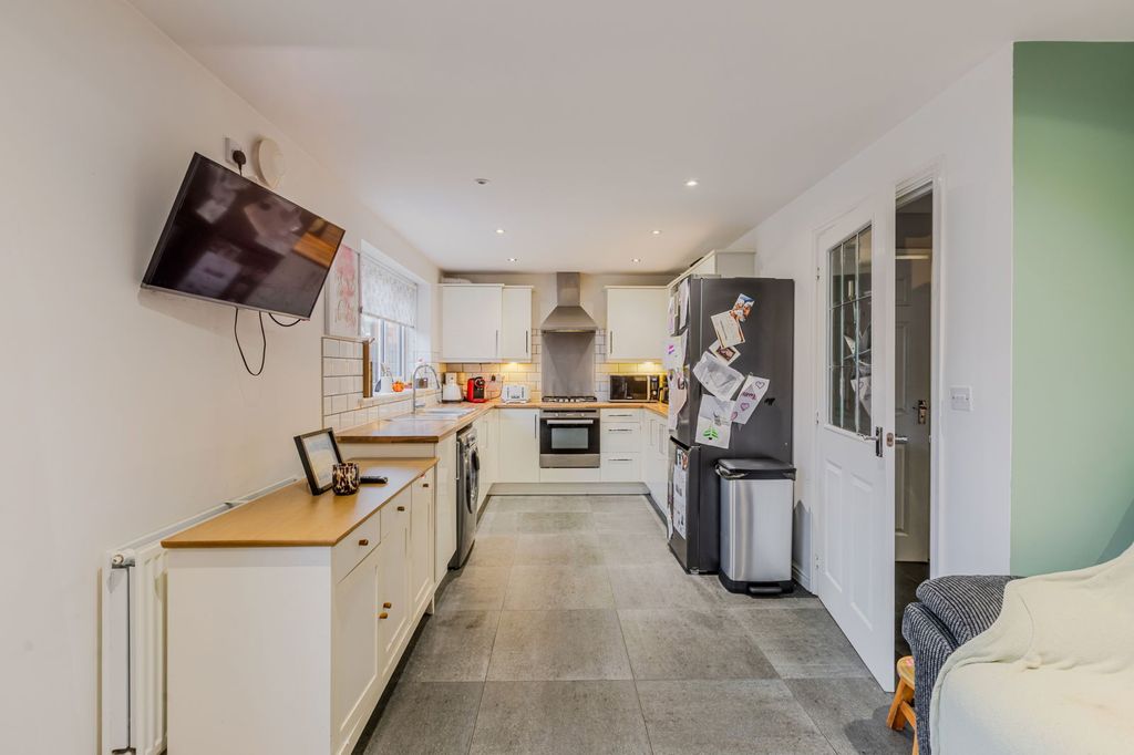 Property photo 3 of 21