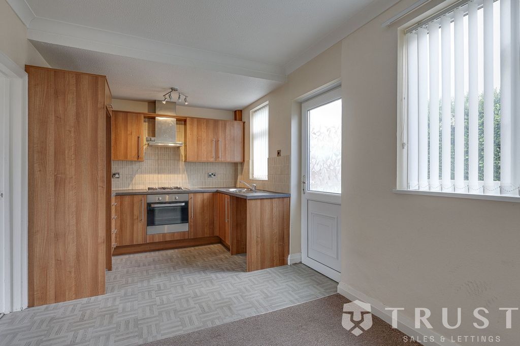 Property photo 2 of 25