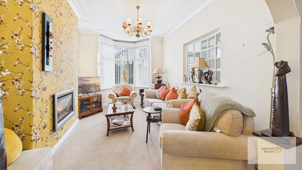 Property photo 3 of 19 Living Room