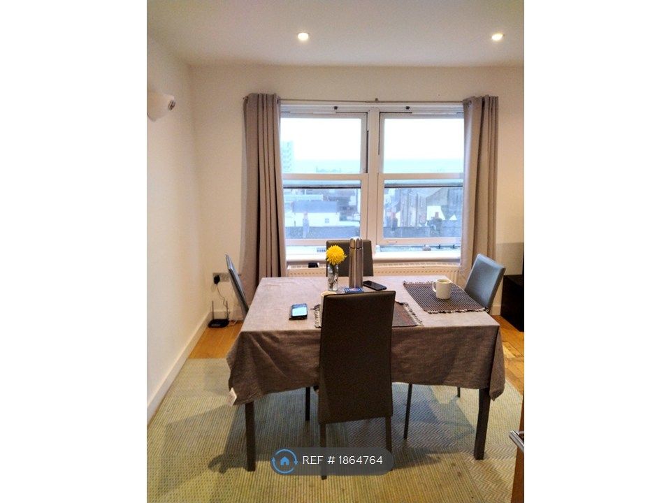 Property photo 3 of 8 Lounge