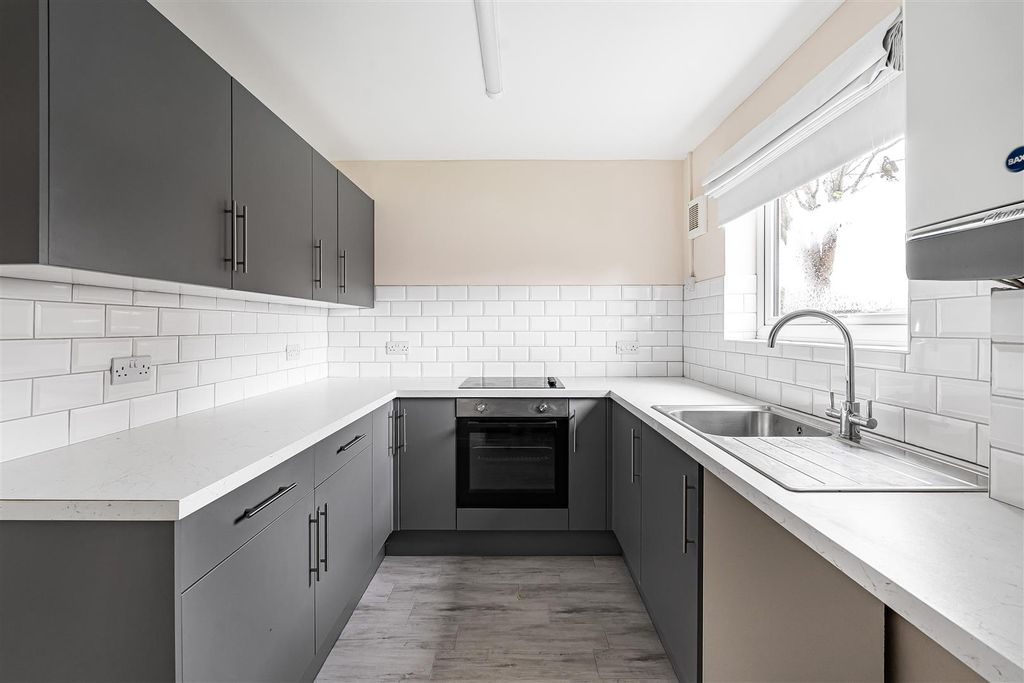 Property photo 2 of 15 27_68413.Jpg