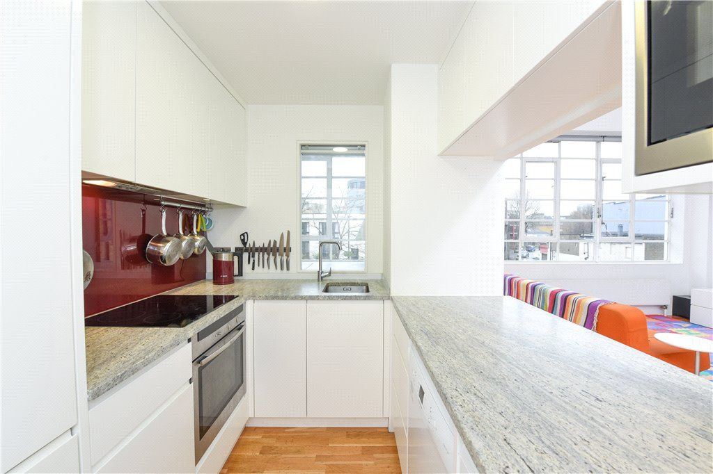 Property photo 2 of 9 Kitchen