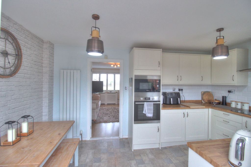 Property photo 3 of 33 Img_1984_5_6