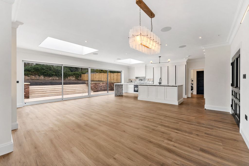 Property photo 2 of 46