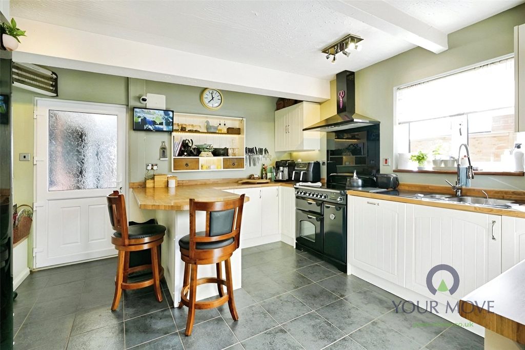 Property photo 3 of 37 Kitchen