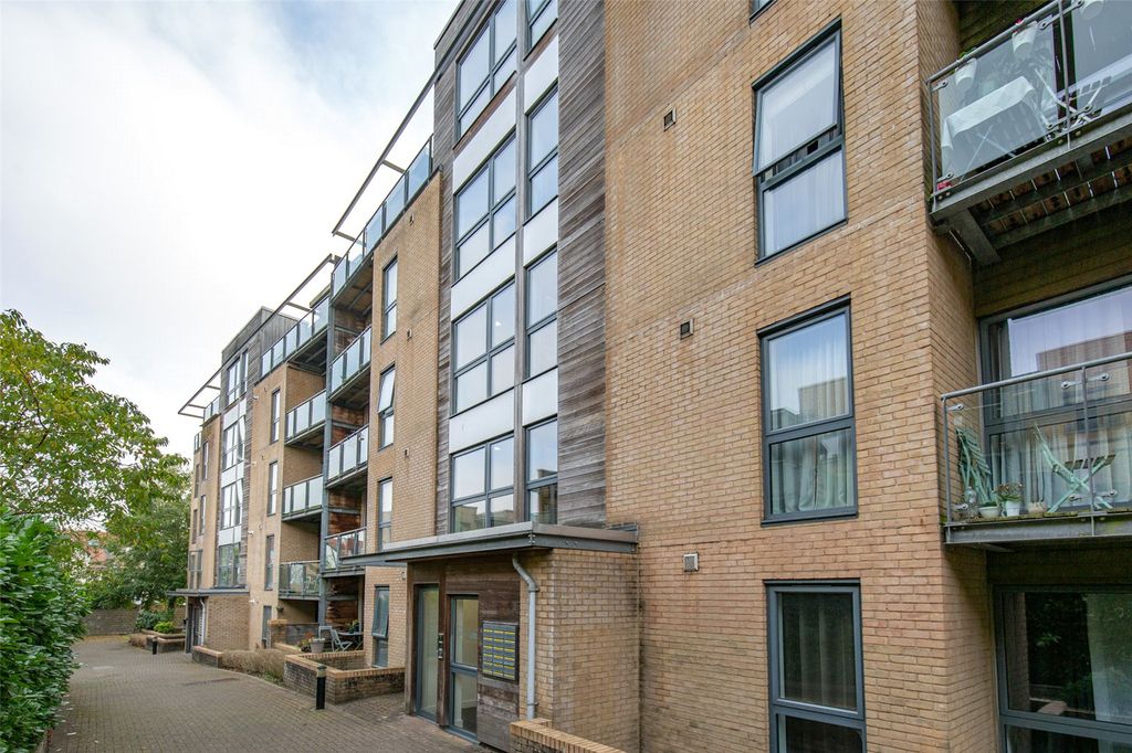 Property photo 2 of 8 Picture No. 13