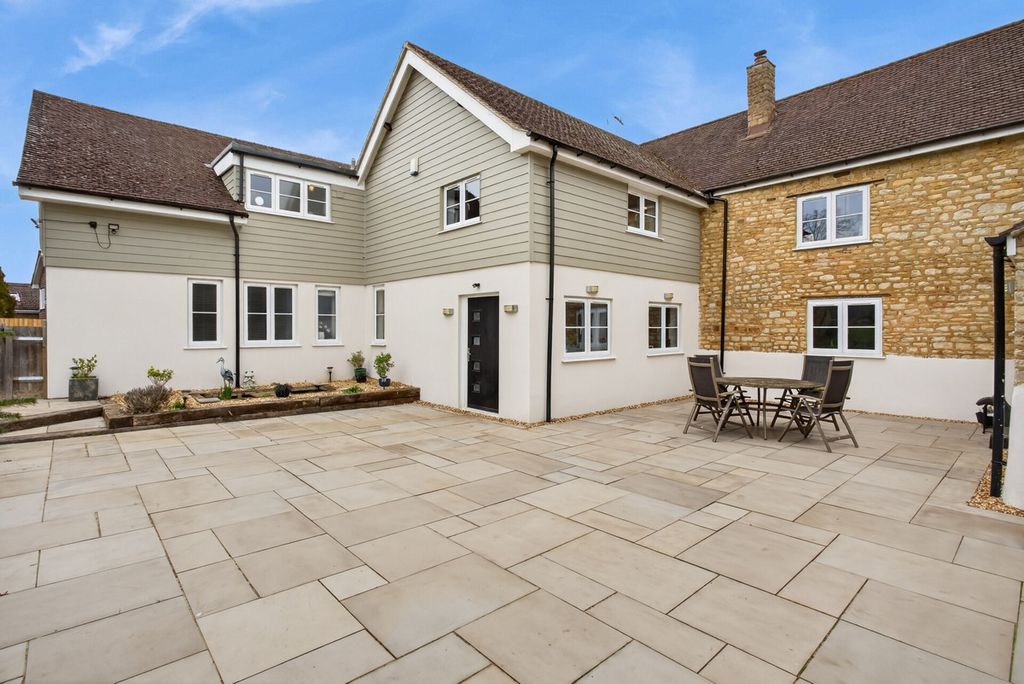 Property photo 3 of 48