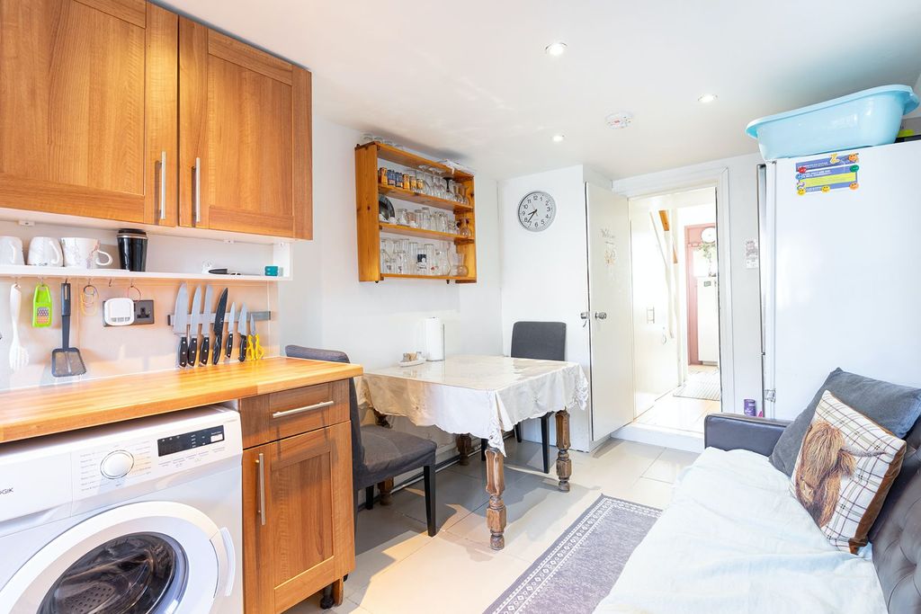 Property photo 2 of 10 B8307711-1B58-43d1-8B6c-F81324B2Df5E