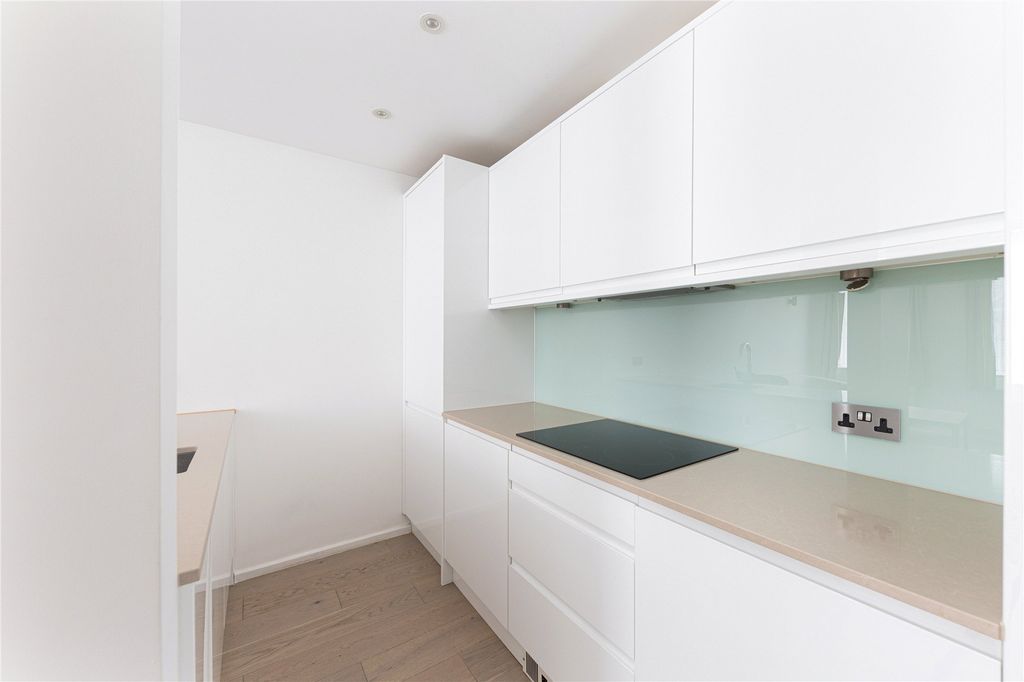 Property photo 3 of 7 Kitchen