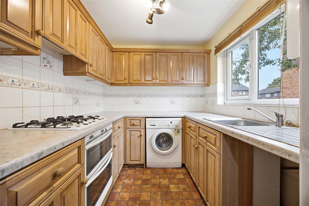 Property photo 2 of 9 Kitchen