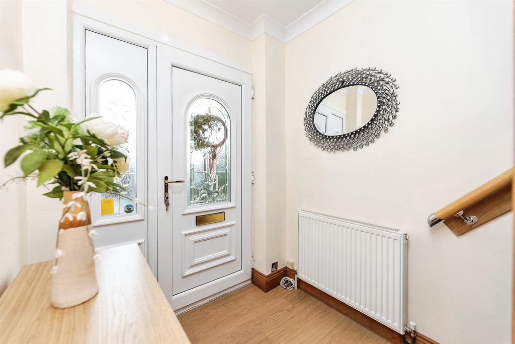 Property photo 2 of 25