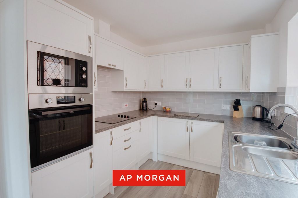 Property photo 2 of 26 Picture No. 36