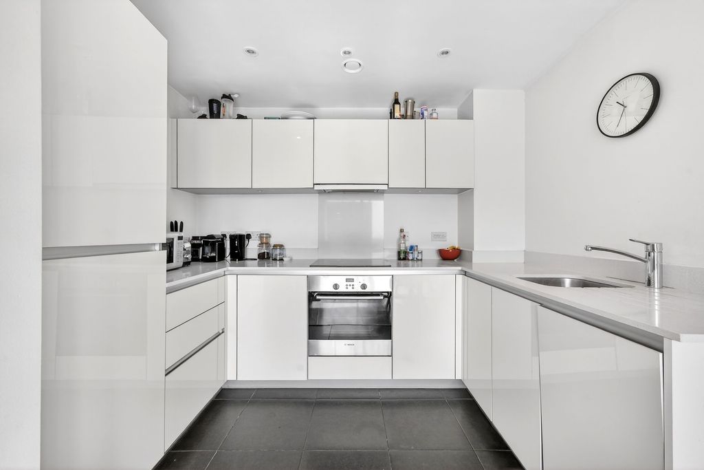 Property photo 2 of 21 Kitchen