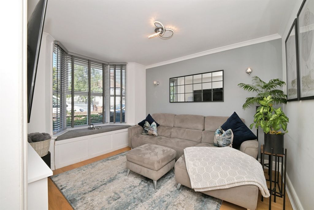 Property photo 3 of 19