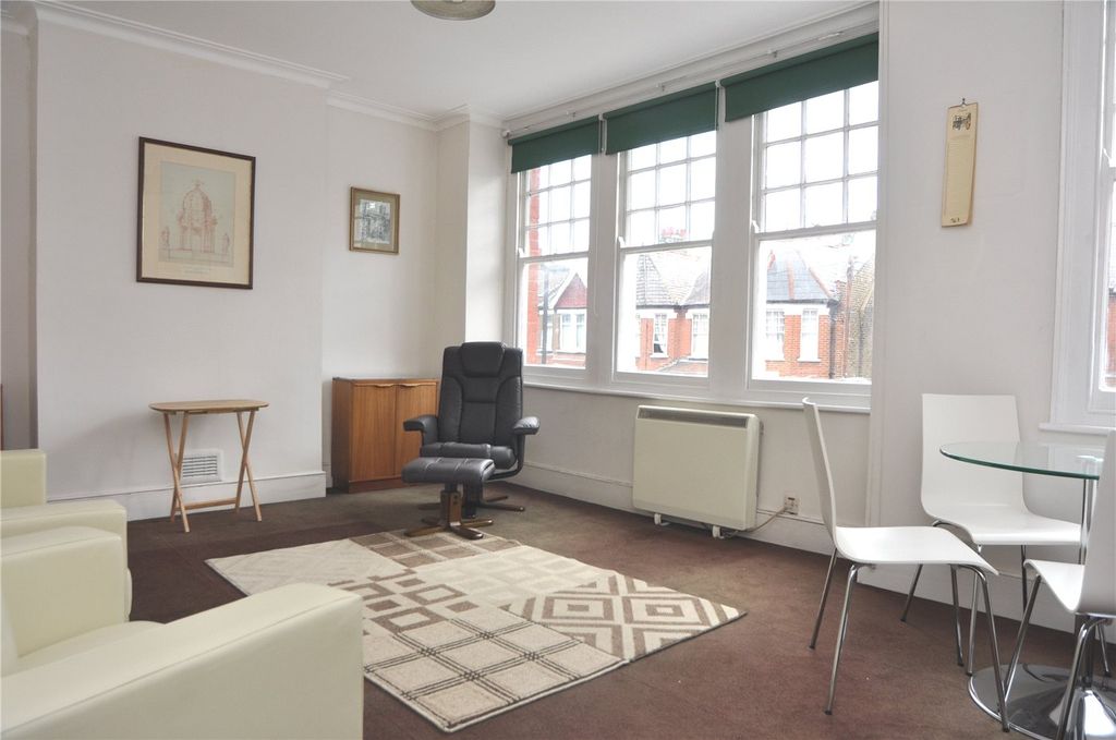 Property photo 2 of 8 Picture No. 12