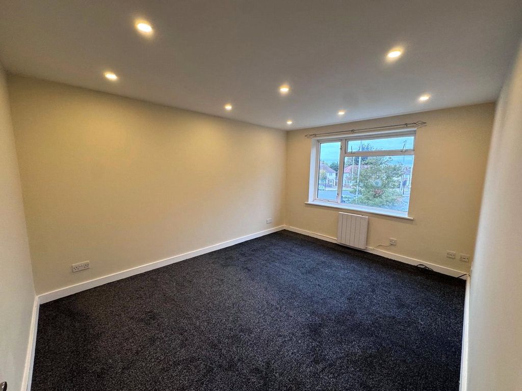 Property photo 2 of 5 Lounge