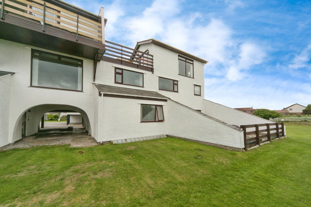 Property photo 1 of 15 Maisonette