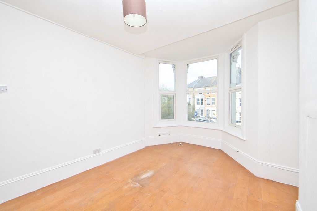 Property photo 3 of 8 Picture 3