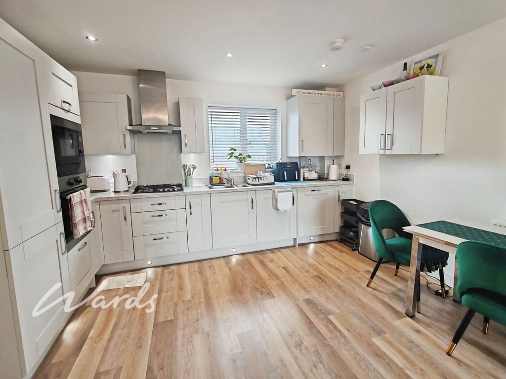 Property photo 2 of 9 Kitchen
