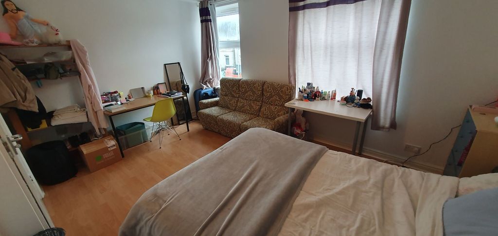 Property photo 2 of 12