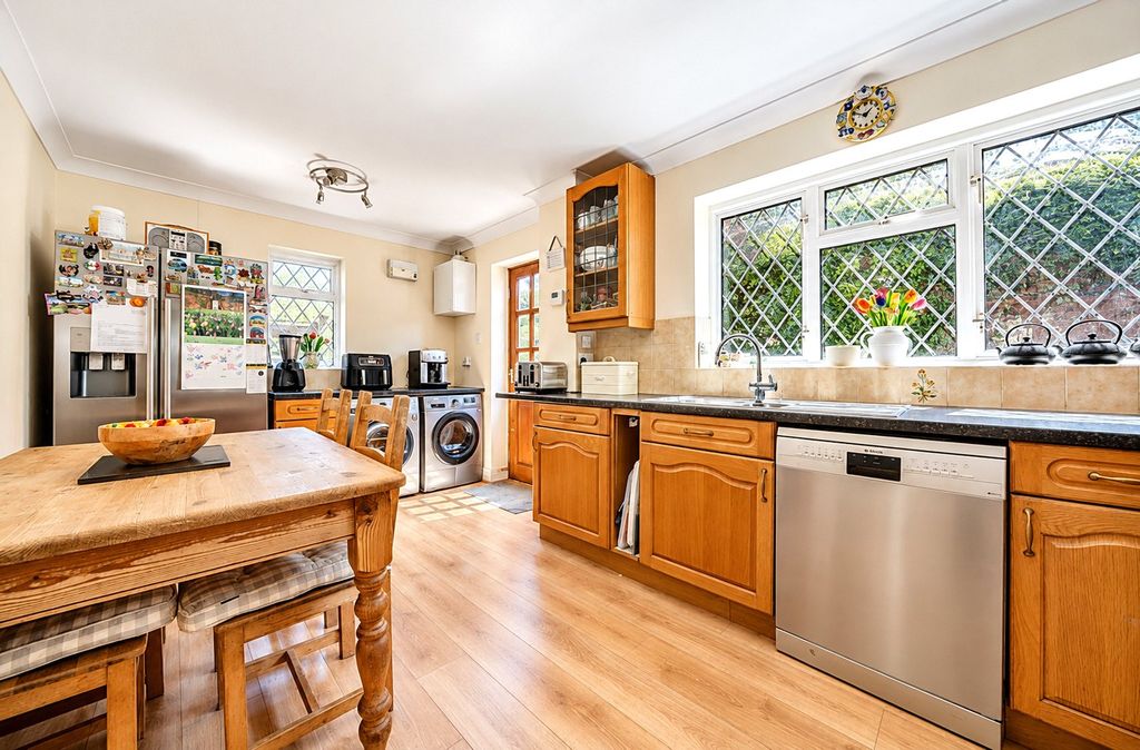 Property photo 3 of 18 Kitchen