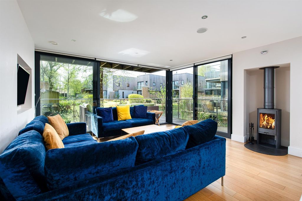 Property photo 3 of 37