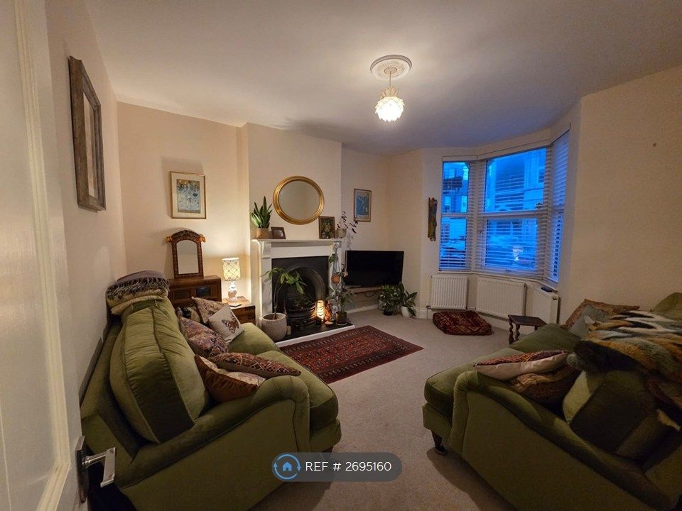 Property photo 2 of 11 Living Room