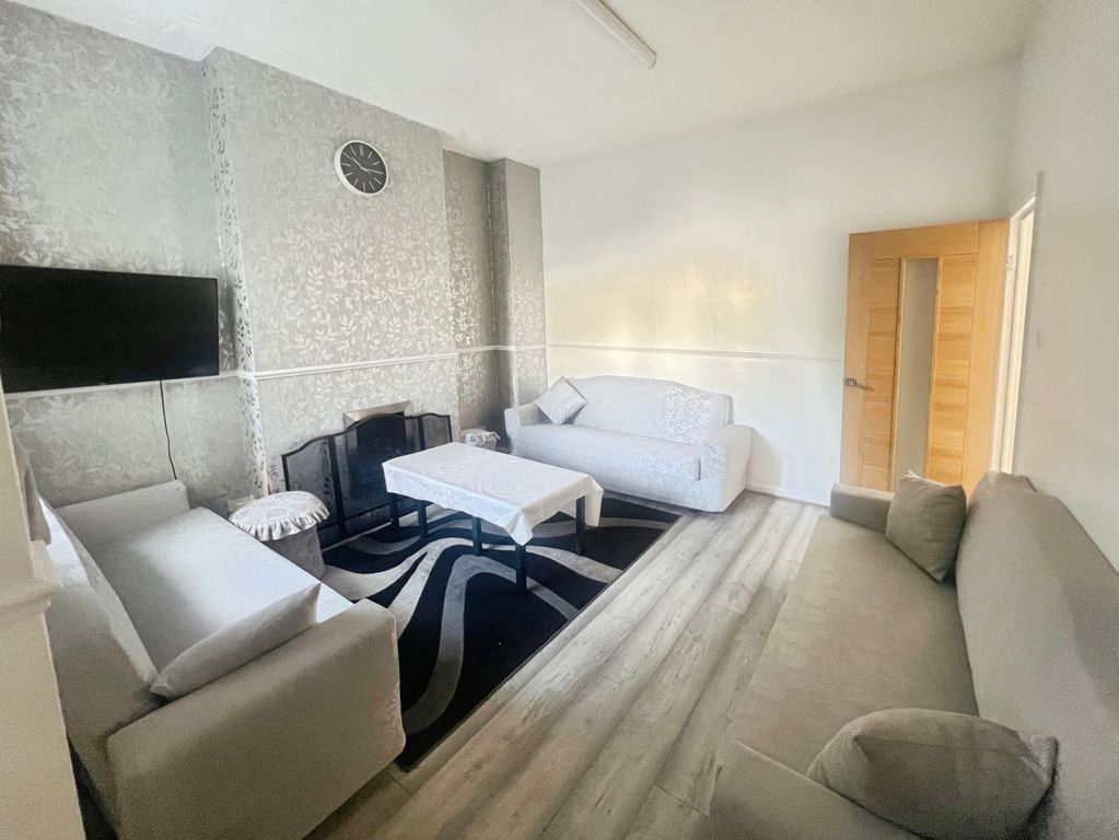 Property photo 3 of 14 d6Ab12Cf-0-4C32-8E4A-C57Dcec6Bc42-7202-000001Af0Ff