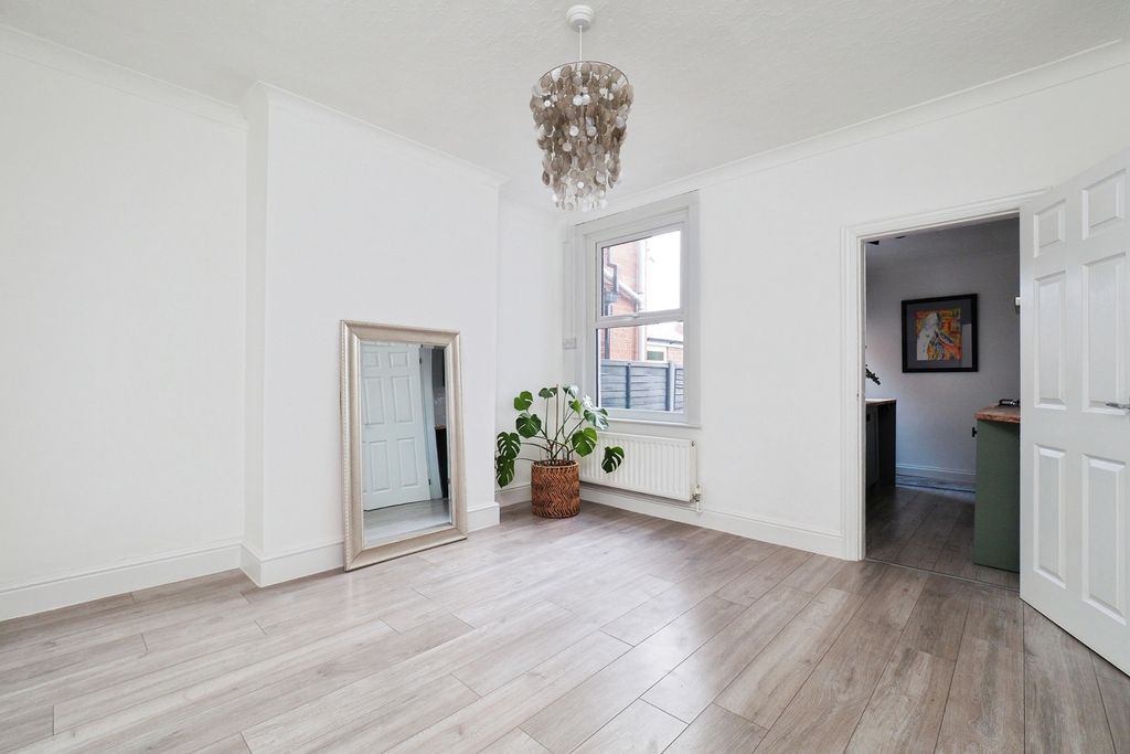 Property photo 3 of 18 Pbox-Img.Jpg