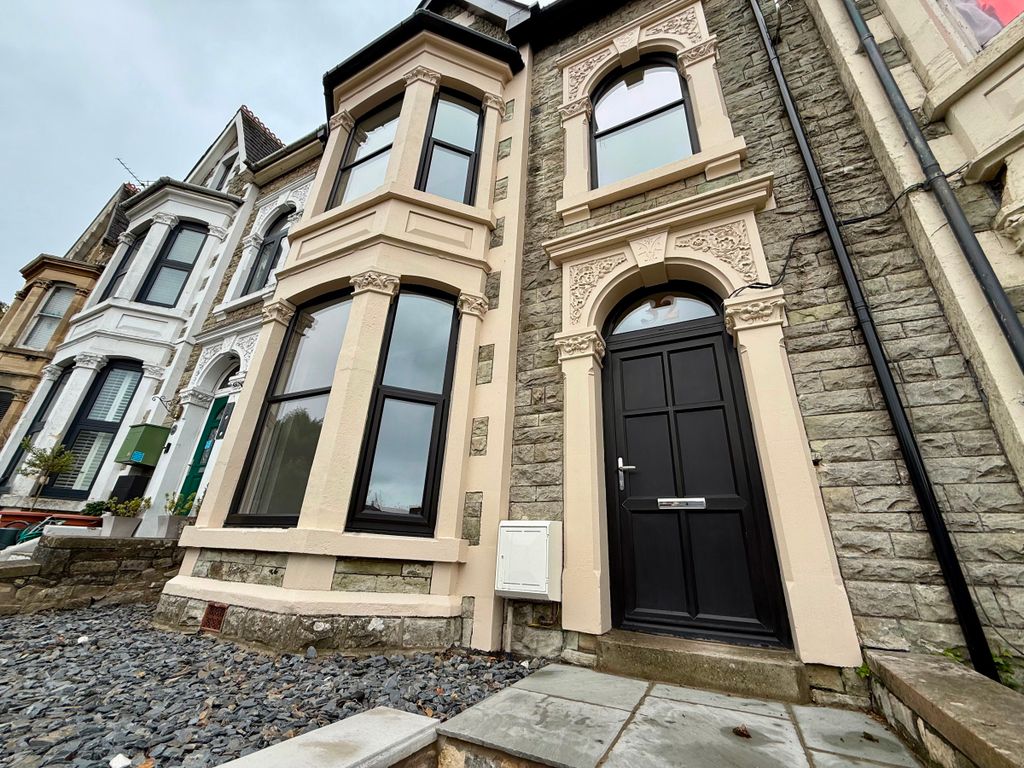 Property photo 3 of 44