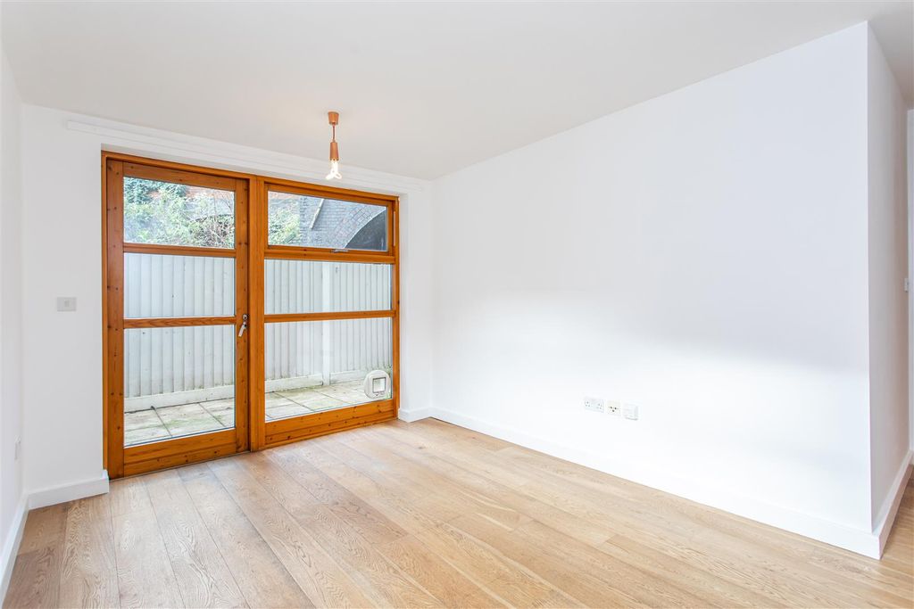 Property photo 3 of 15 Reception