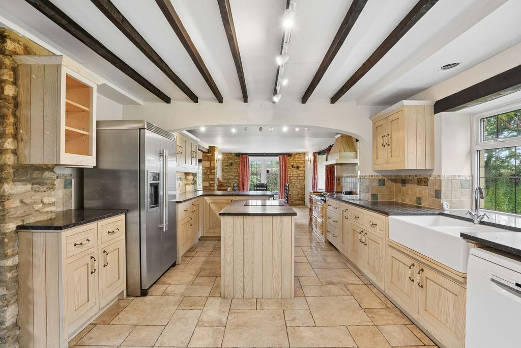 Property photo 3 of 21 Kitchen