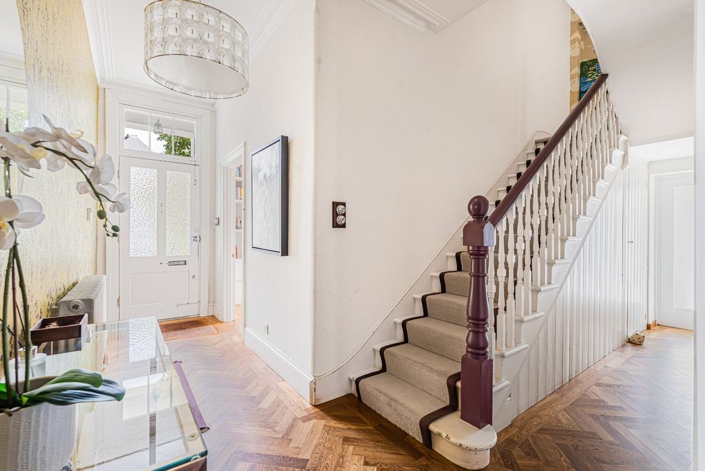 Property photo 2 of 17 Entrance