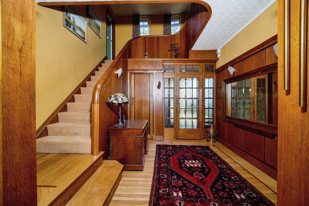 Property photo 2 of 28 Hallway