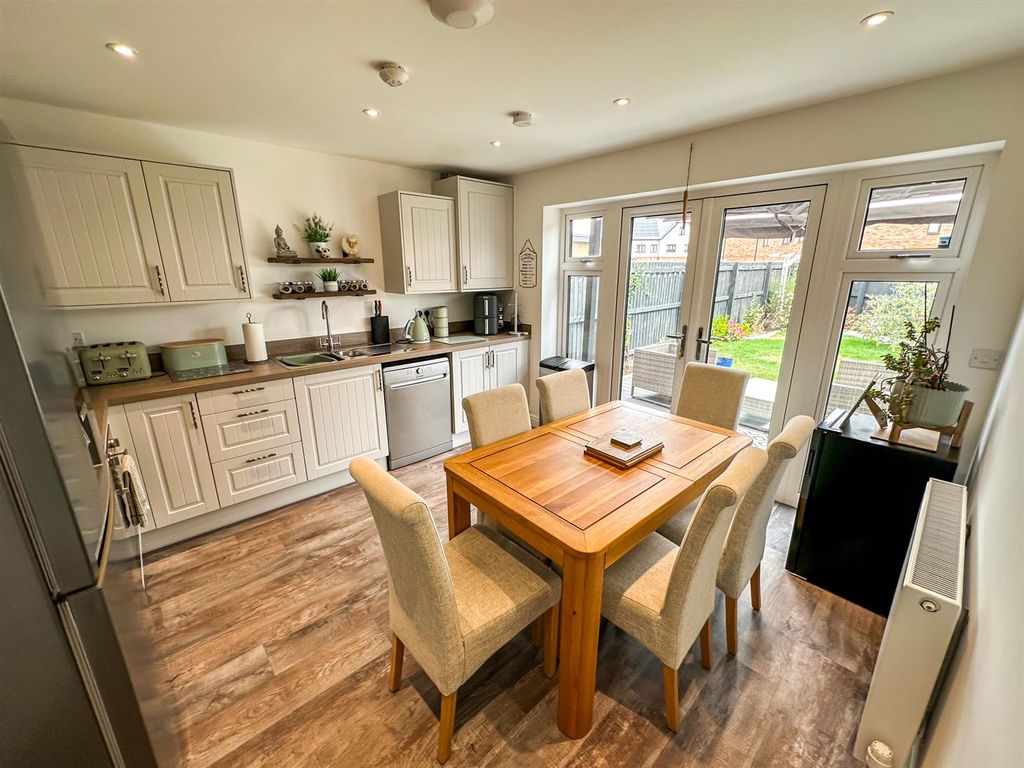 Property photo 3 of 28 11.Jpg