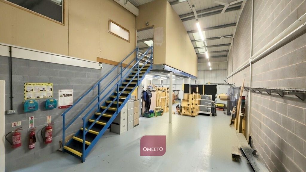 Property photo 2 of 8 Warehouse To Let