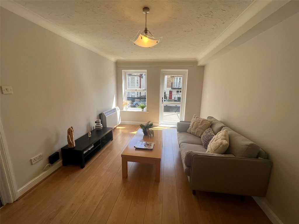 Property photo 2 of 11 Picture No. 12