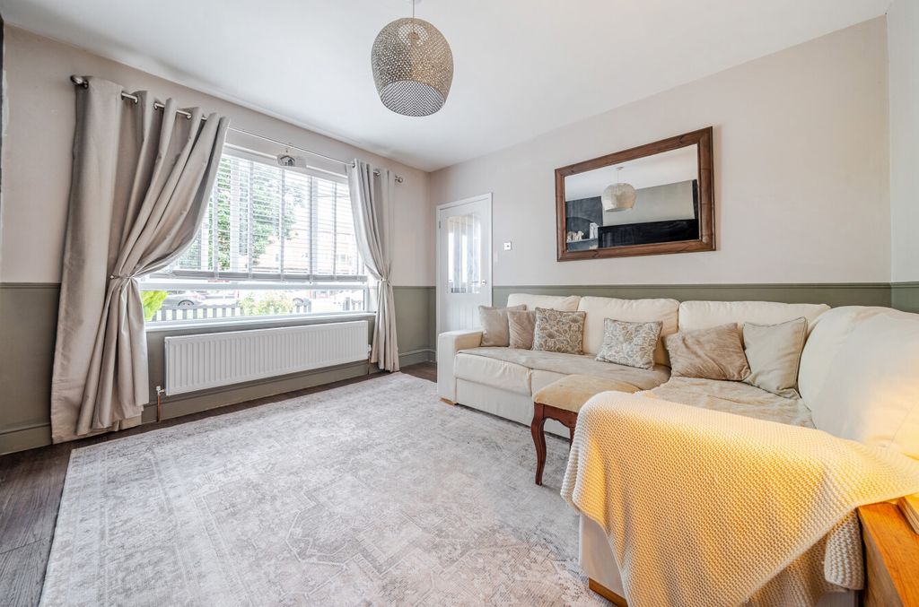 Property photo 2 of 14 1326158-19-687920...
