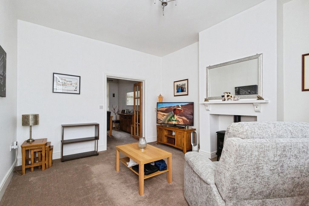 Property photo 2 of 17 Photo