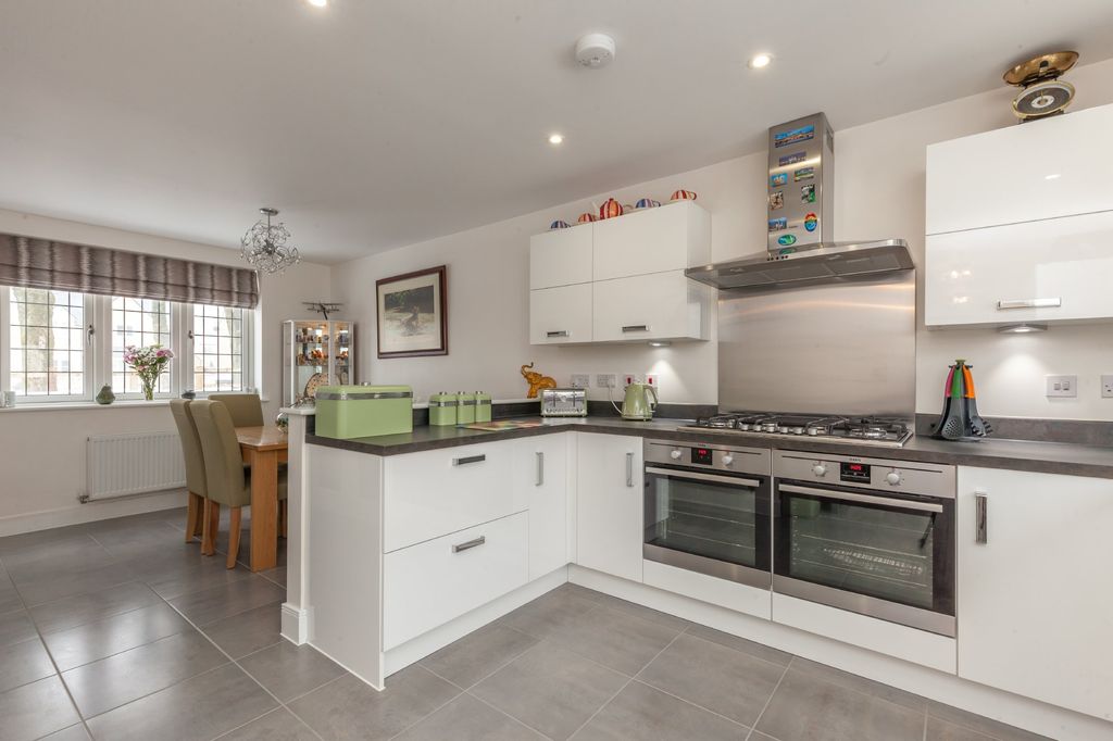 Property photo 2 of 17 Kitchen