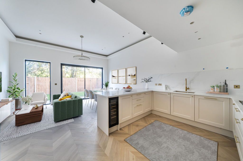 Property photo 1 of 18 Photo 13