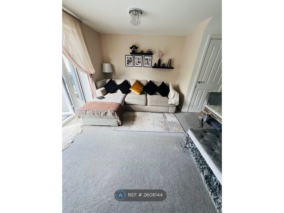 Property photo 3 of 32