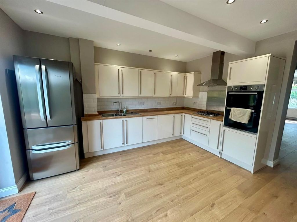 Property photo 2 of 18 Kitchen 3 - Copy.Jpg