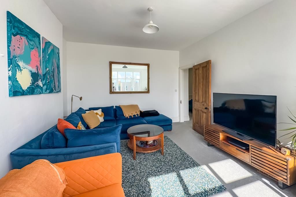 Property photo 2 of 21 Lounge