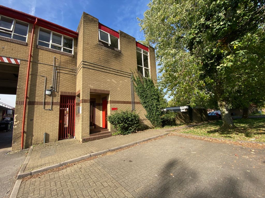 Property photo 1 of 8 Exterior