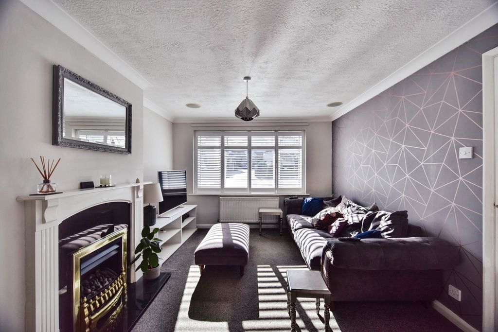 Property photo 2 of 17 Lounge