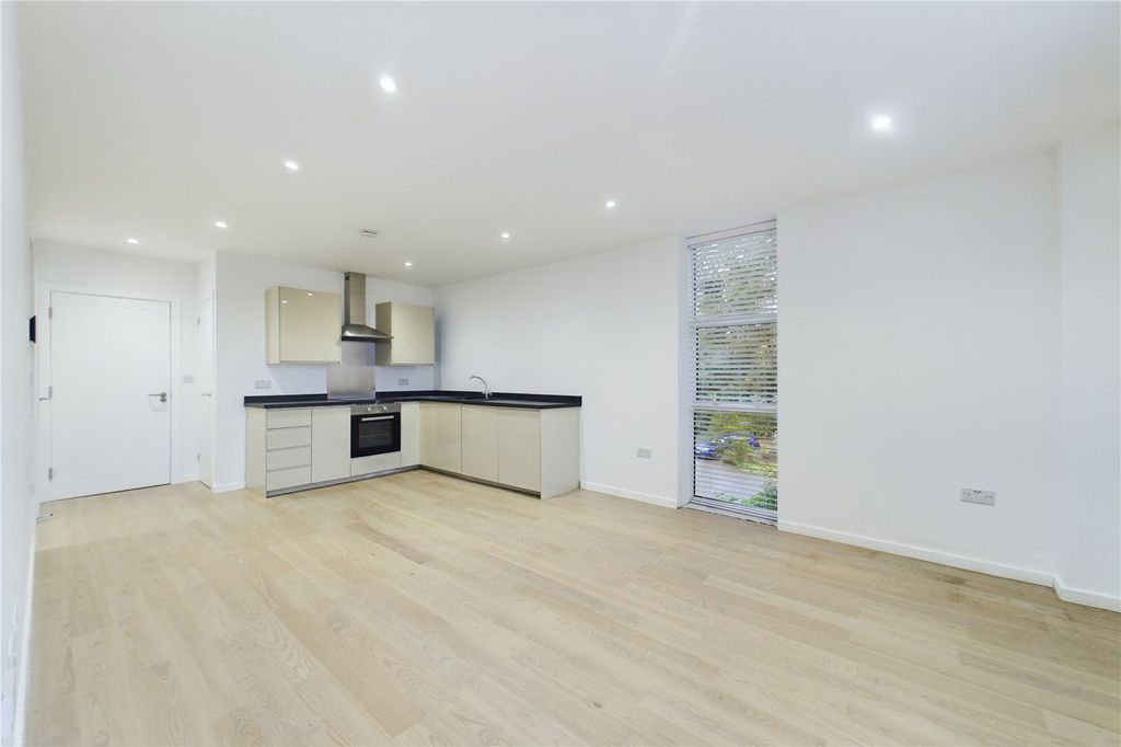 Property photo 2 of 9 Living/Kitchen