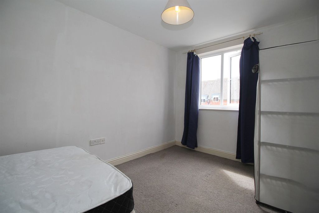 Property photo 3 of 18 Bedroom